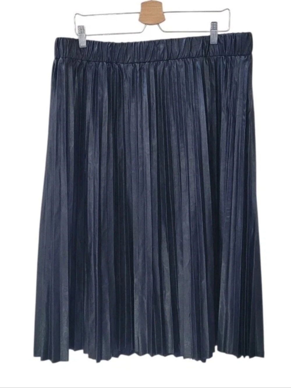 LANE BRYANT Black Faux Leather Pull On Pleated Midi Skirt Size 18/20